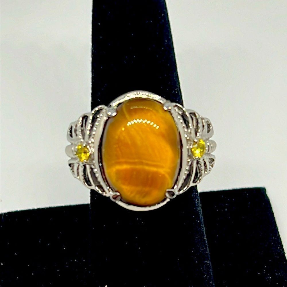 Beautiful Vintage Silver Ring With Brown And Yellow Stones